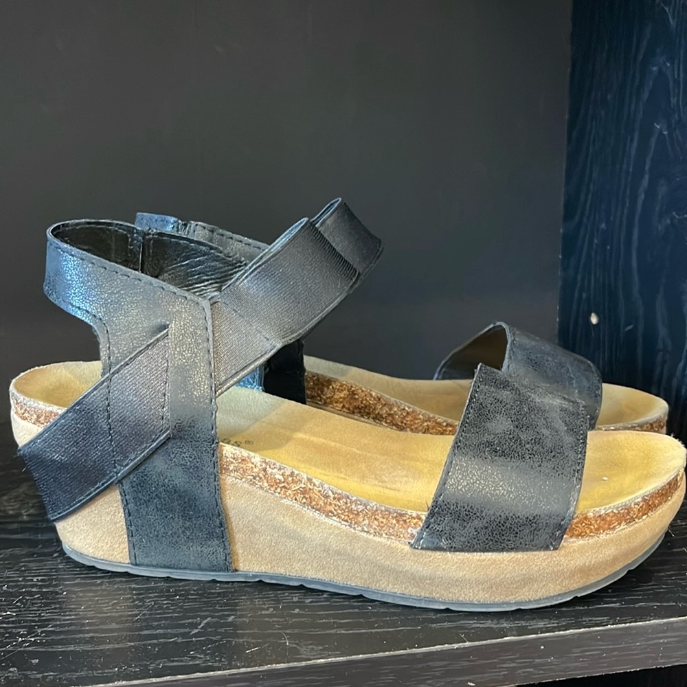 Black platform sandals